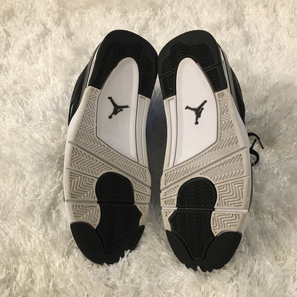 Nike Air Jordan 4 Retro 
Basketball Shoes/Sneakers - Picture 9 of 9